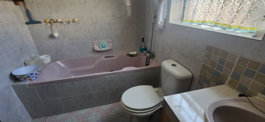 4 Bedroom Property for Sale in Fraaiuitsig Western Cape